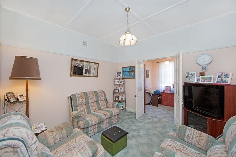 10 Yethonga Avenue, BLUE BAY NSW 2261, Blue Bay - Thumbnail 3