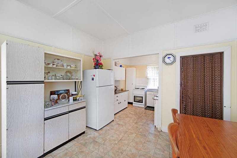 10 Yethonga Avenue, BLUE BAY NSW 2261, Blue Bay - Thumbnail 4