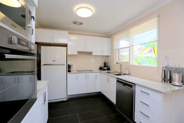 6 Wendy Avenue, Georges Hall NSW 2198, Georges Hall - Thumbnail 3