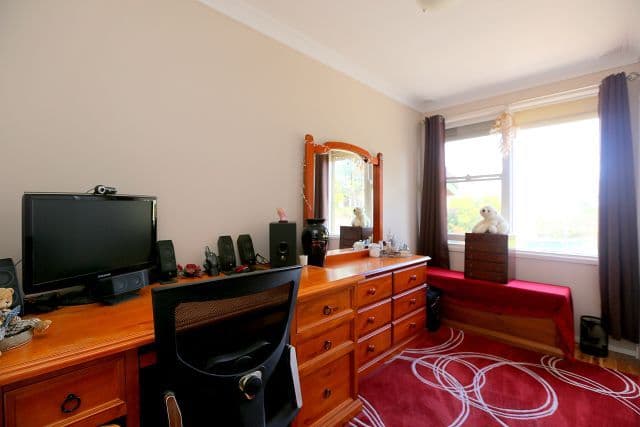 6 Wendy Avenue, Georges Hall NSW 2198, Georges Hall - Thumbnail 7