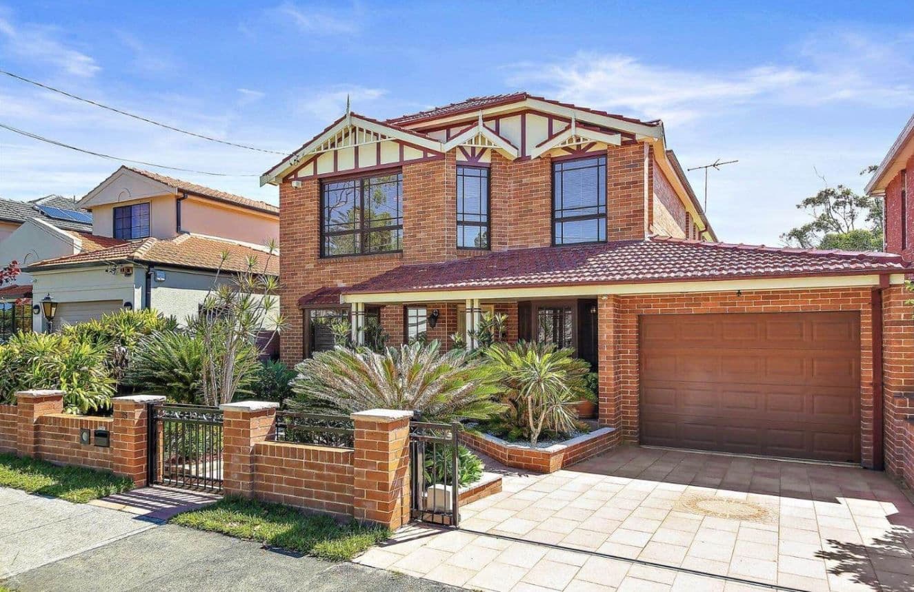 25 Gnarbo Avenue, Carss Park - Image 1