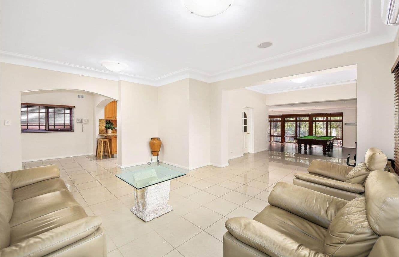 25 Gnarbo Avenue, Carss Park - Thumbnail 2