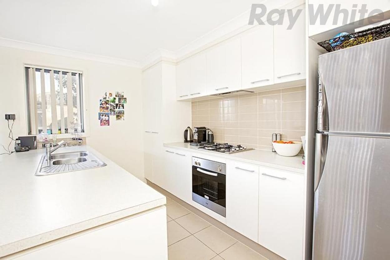 17 Conway Avenue, WEST HOXTON NSW 2171, West Hoxton - Thumbnail 4