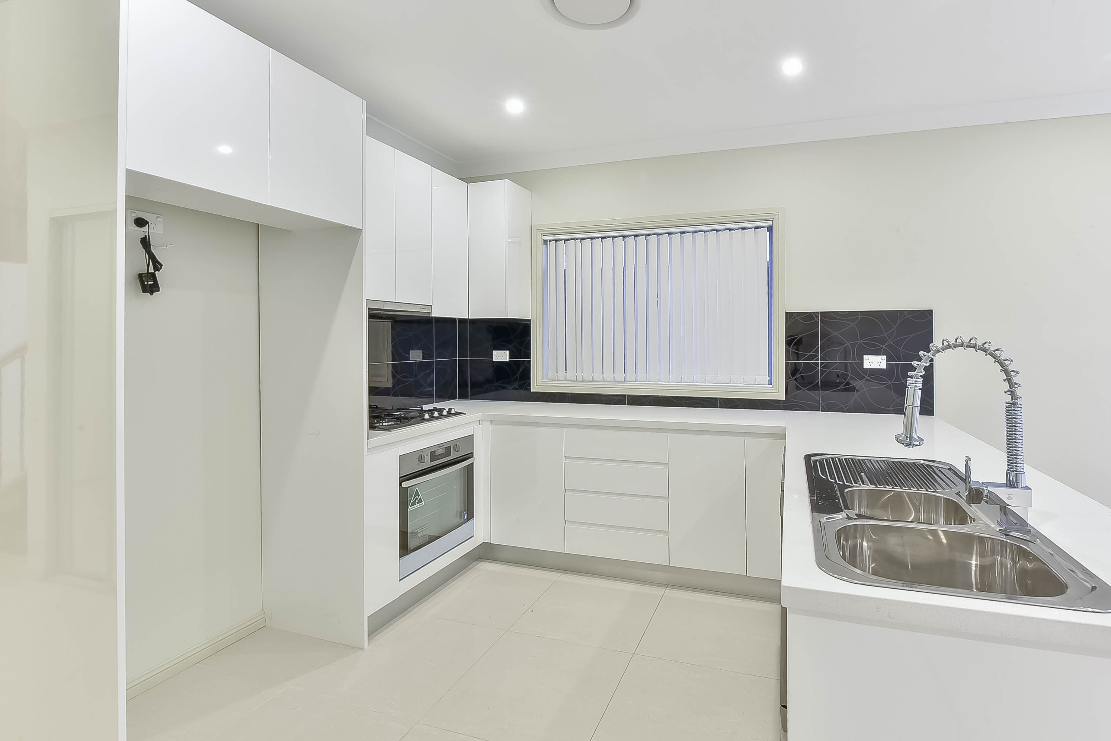 71 Oxford Road, Ingleburn - Thumbnail 2