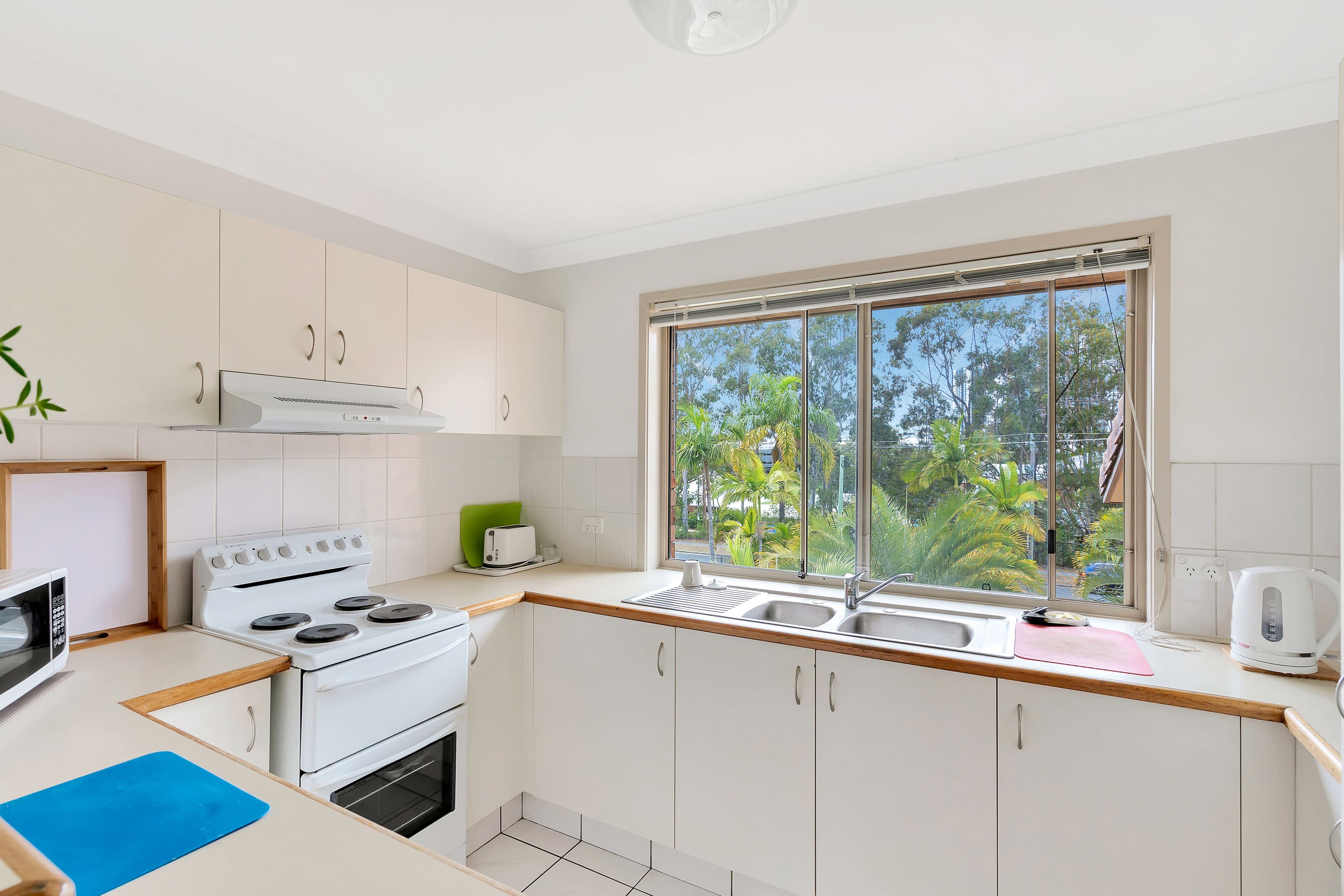 52 Whitby Street, Southport QLD 4215, Southport - Thumbnail 6