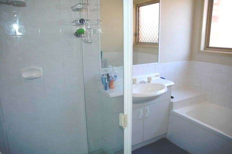 6 Robert Close, REDCLIFFE QLD 4020, Redcliffe - Thumbnail 7