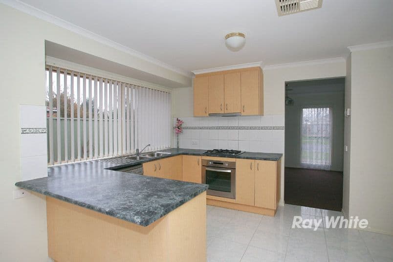 31 Hunt Club Boulevard, CRANBOURNE EAST VIC 3977, Cranbourne East - Thumbnail 2