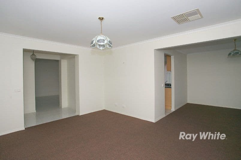 31 Hunt Club Boulevard, CRANBOURNE EAST VIC 3977, Cranbourne East - Thumbnail 5