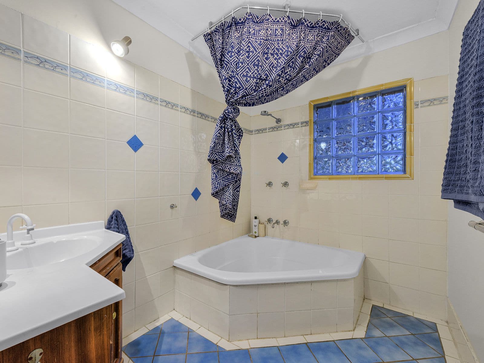 313 Kitchener Road, Stafford Heights QLD 4053, Stafford Heights - Thumbnail 8