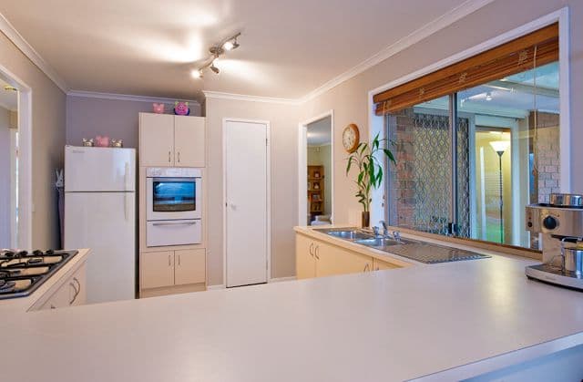 74 Lakesfield Drive, LYSTERFIELD VIC 3156, Lysterfield - Thumbnail 2