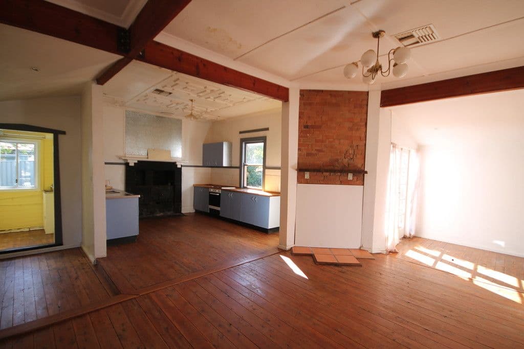 31 Brock Street, Young - Thumbnail 2