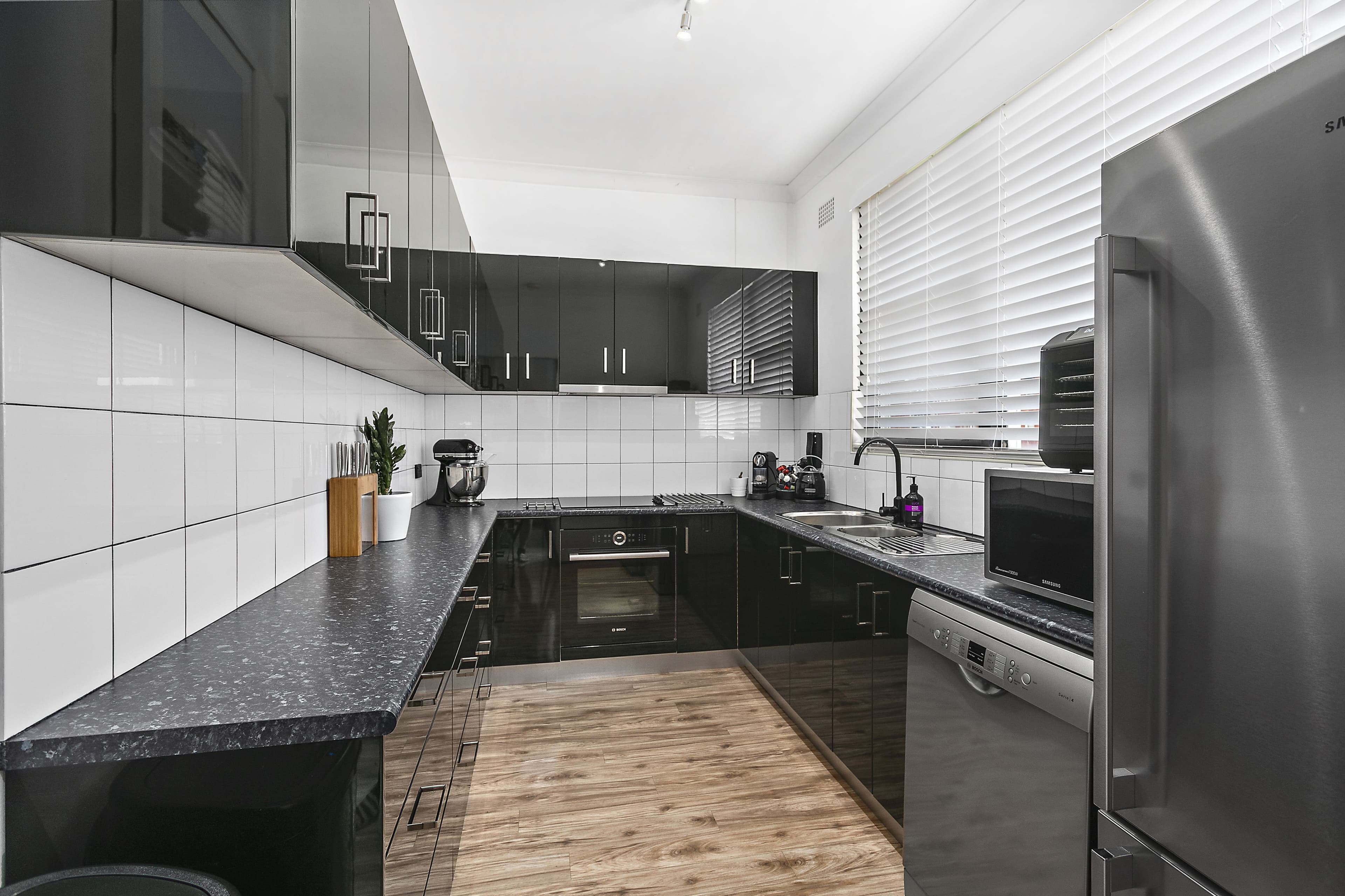 2 Chelmsford Place, Seabrook - Thumbnail 2