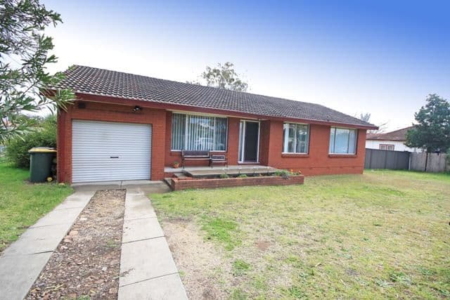 10 Windsor Street, MACQUARIE FIELDS NSW 2564, Macquarie Fields - Image 1