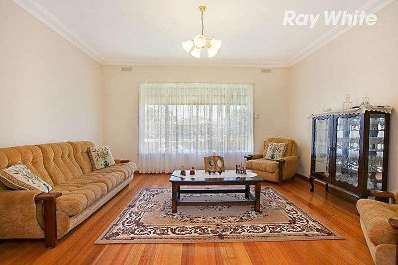 18 Botha Avenue, Reservoir VIC 3073, Reservoir - Thumbnail 3