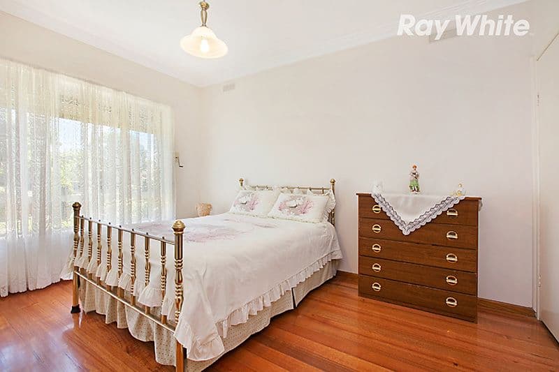 18 Botha Avenue, Reservoir VIC 3073, Reservoir - Thumbnail 6