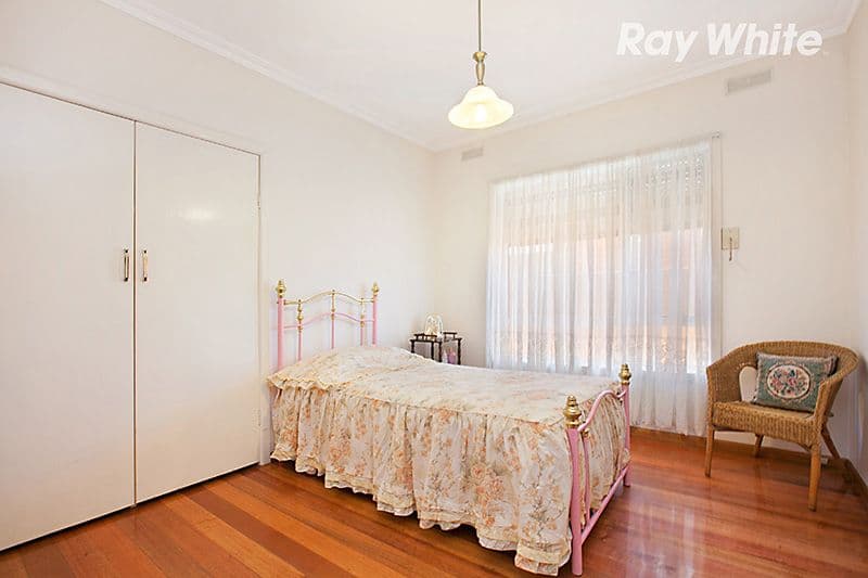 18 Botha Avenue, Reservoir VIC 3073, Reservoir - Thumbnail 7