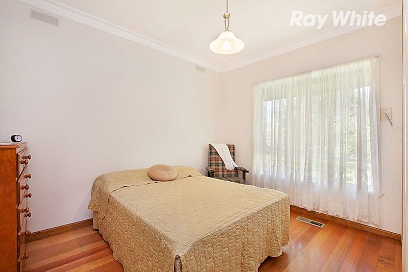 18 Botha Avenue, Reservoir VIC 3073, Reservoir - Thumbnail 8