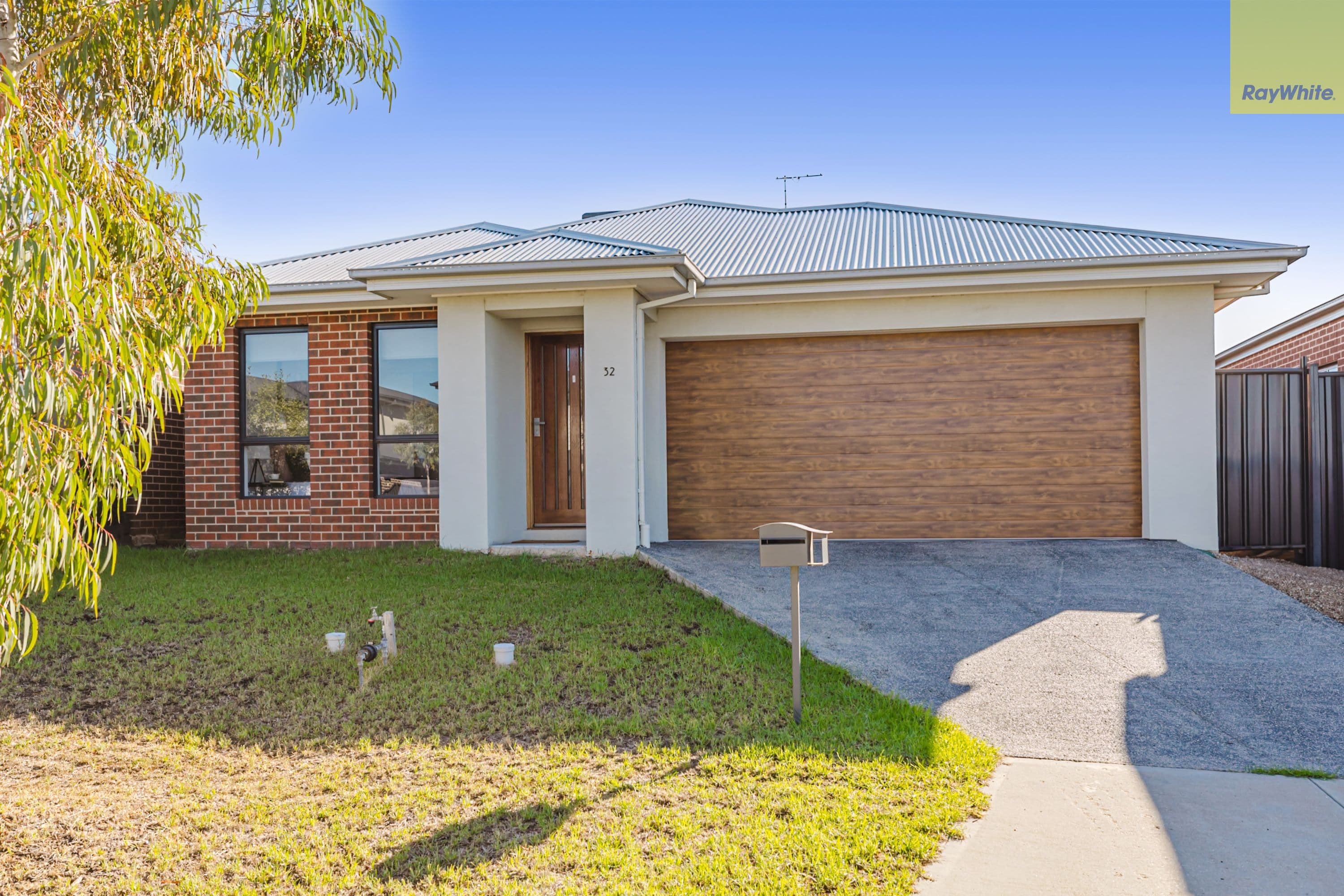 32 Simmons Drive, Bacchus Marsh VIC 3340, Bacchus Marsh - Thumbnail 2