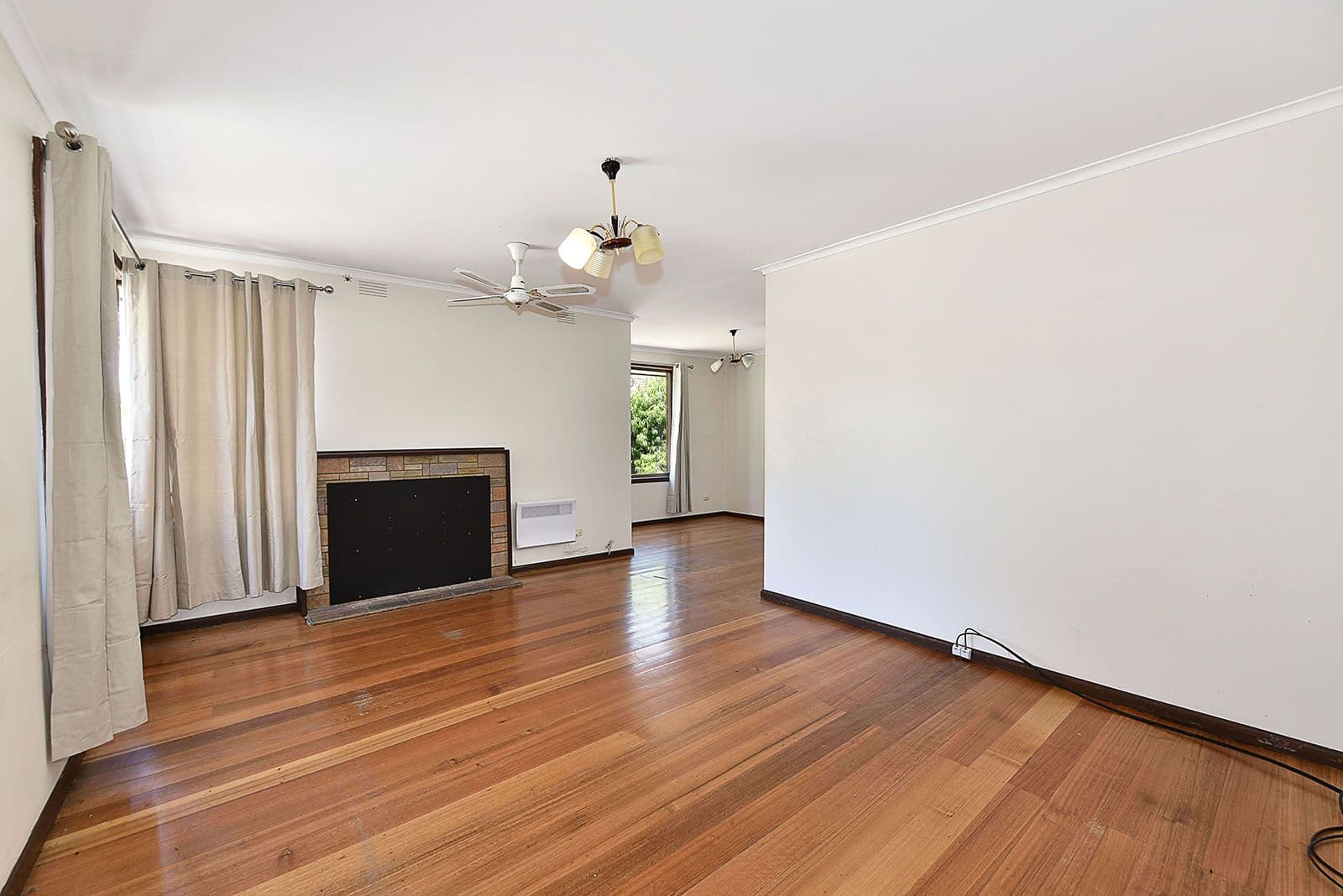 4 O'Shanassy Street, Sunbury VIC 3429, Sunbury - Thumbnail 2