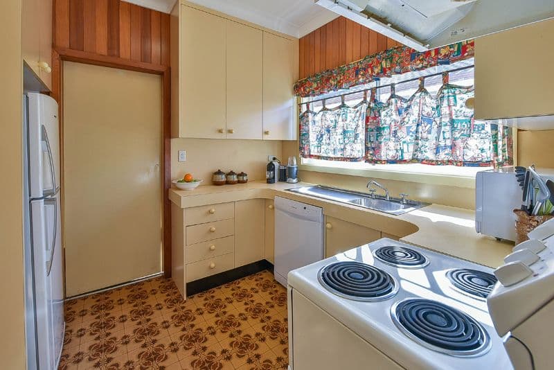 15 Salisbury Avenue, Glenfield NSW 2167, Glenfield - Thumbnail 2
