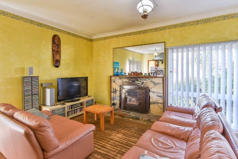 15 Salisbury Avenue, Glenfield NSW 2167, Glenfield - Thumbnail 3