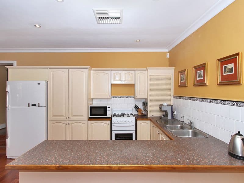 10 Fifth Avenue, BASSENDEAN WA 6054, Bassendean - Thumbnail 3