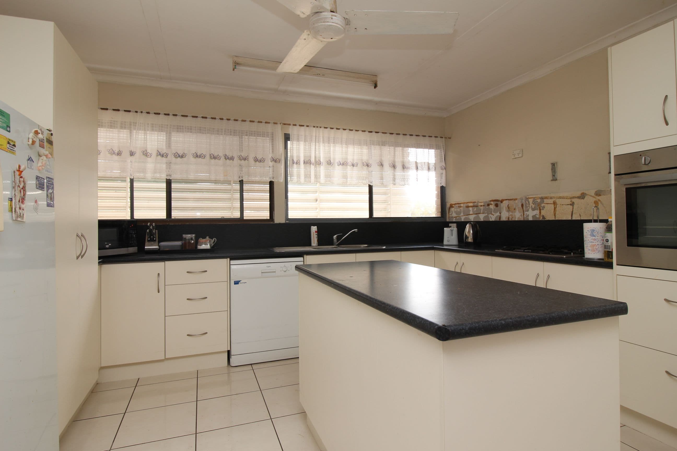 26 Diamond Avenue, Emerald QLD 4720, Emerald - Thumbnail 2