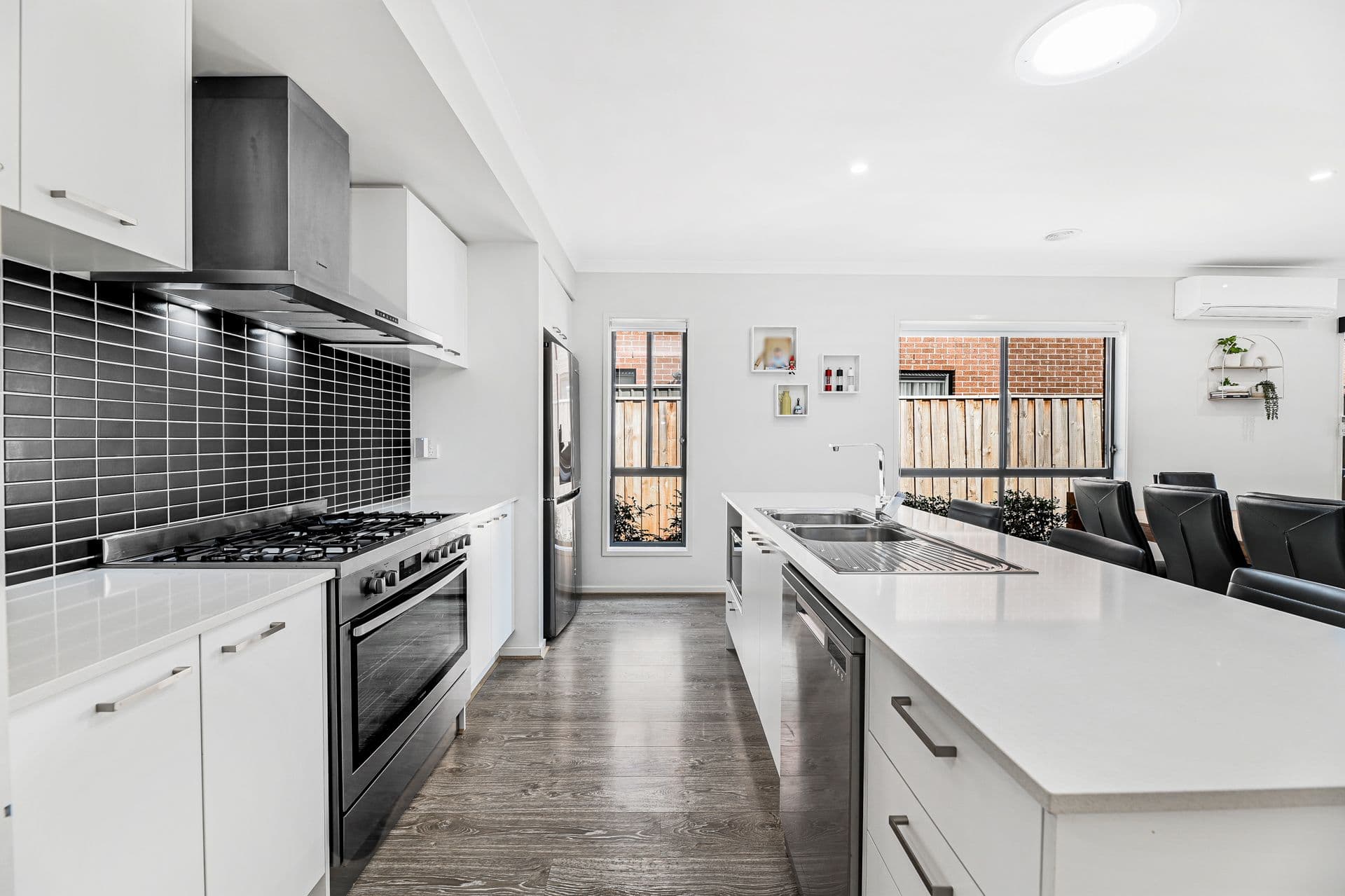 6 Bellotto Street, Cranbourne North VIC 3977, Cranbourne North - Thumbnail 2