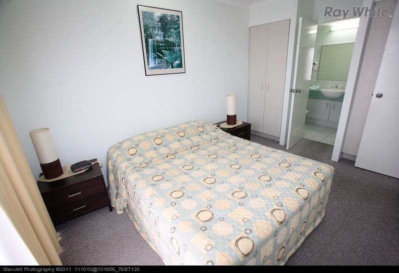 386 Charlton Esplanade, TORQUAY QLD 4655, Torquay - Thumbnail 3