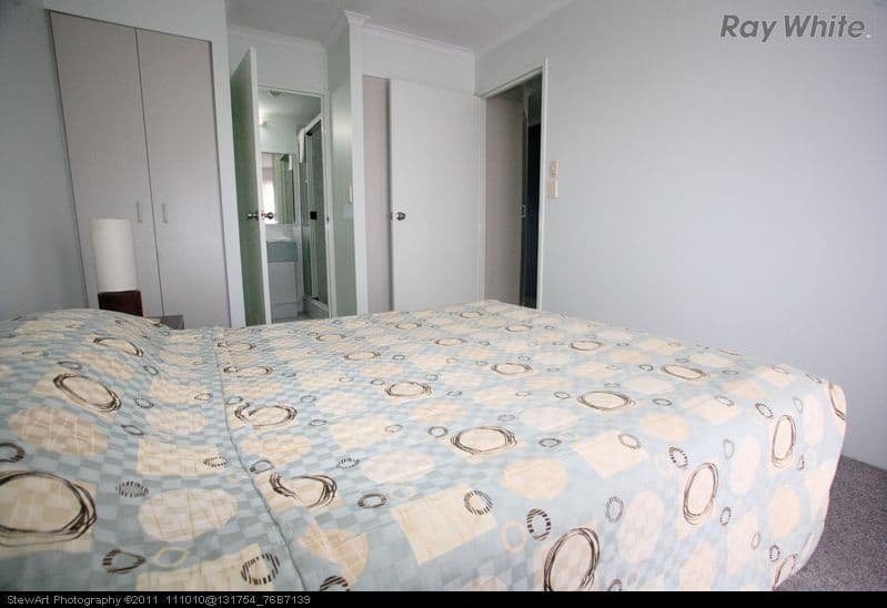 386 Charlton Esplanade, TORQUAY QLD 4655, Torquay - Thumbnail 4