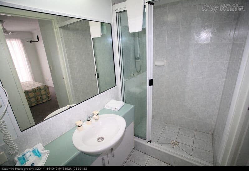 386 Charlton Esplanade, TORQUAY QLD 4655, Torquay - Thumbnail 6