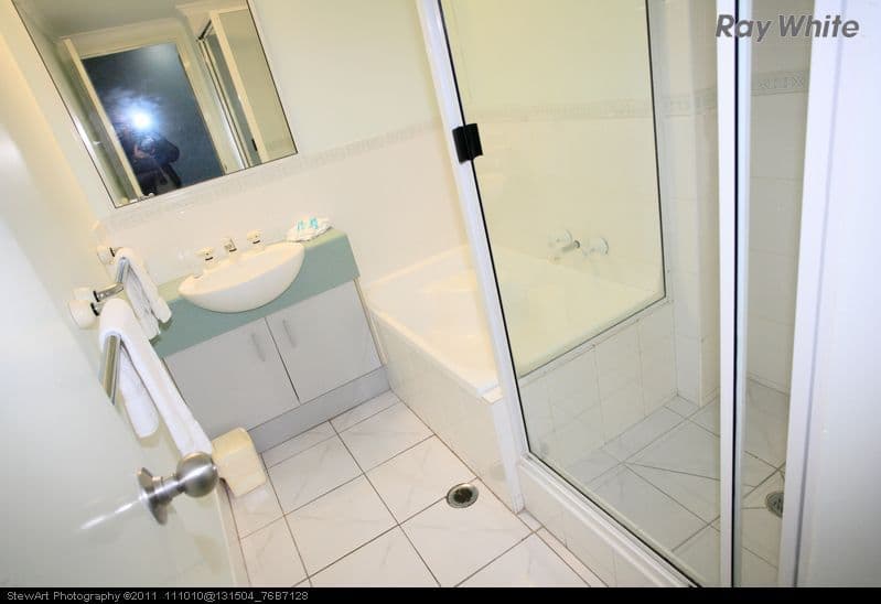 386 Charlton Esplanade, TORQUAY QLD 4655, Torquay - Thumbnail 8