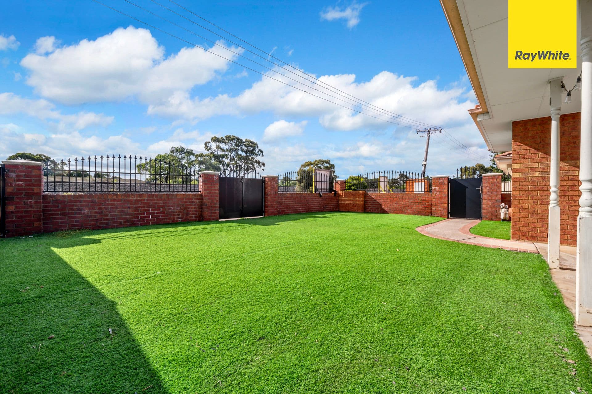 18 Creek Street, Melton South VIC 3338, Melton South - Thumbnail 2