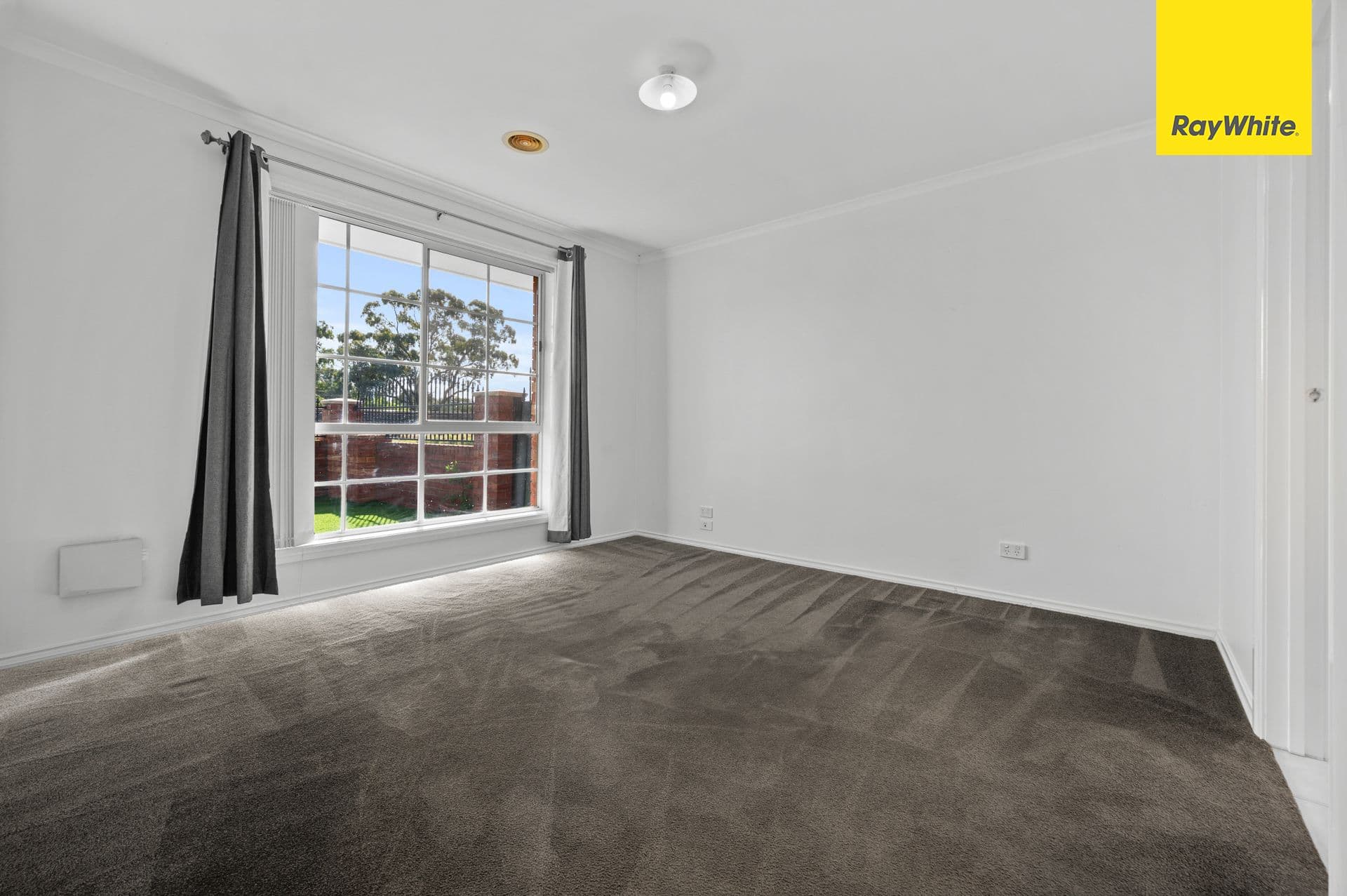 18 Creek Street, Melton South VIC 3338, Melton South - Thumbnail 3