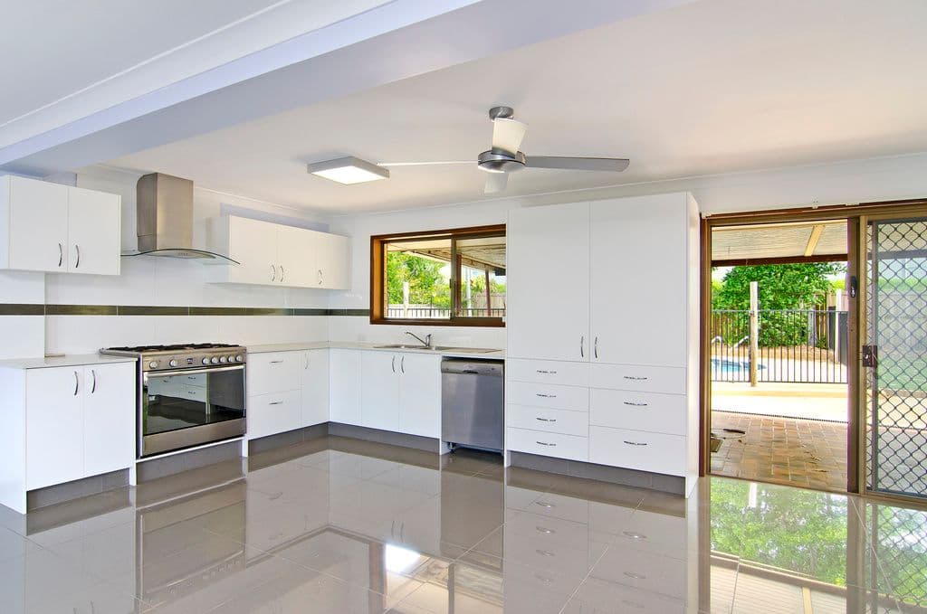 15 Colvillea Court, PALM BEACH QLD 4221, Palm Beach - Thumbnail 2