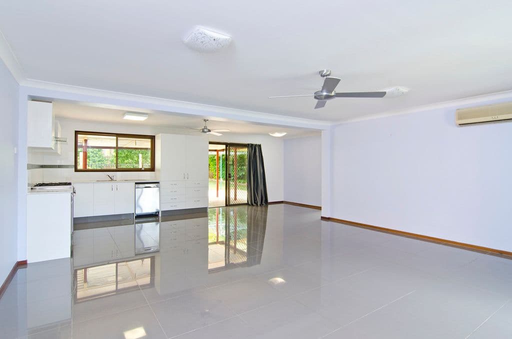 15 Colvillea Court, PALM BEACH QLD 4221, Palm Beach - Thumbnail 3