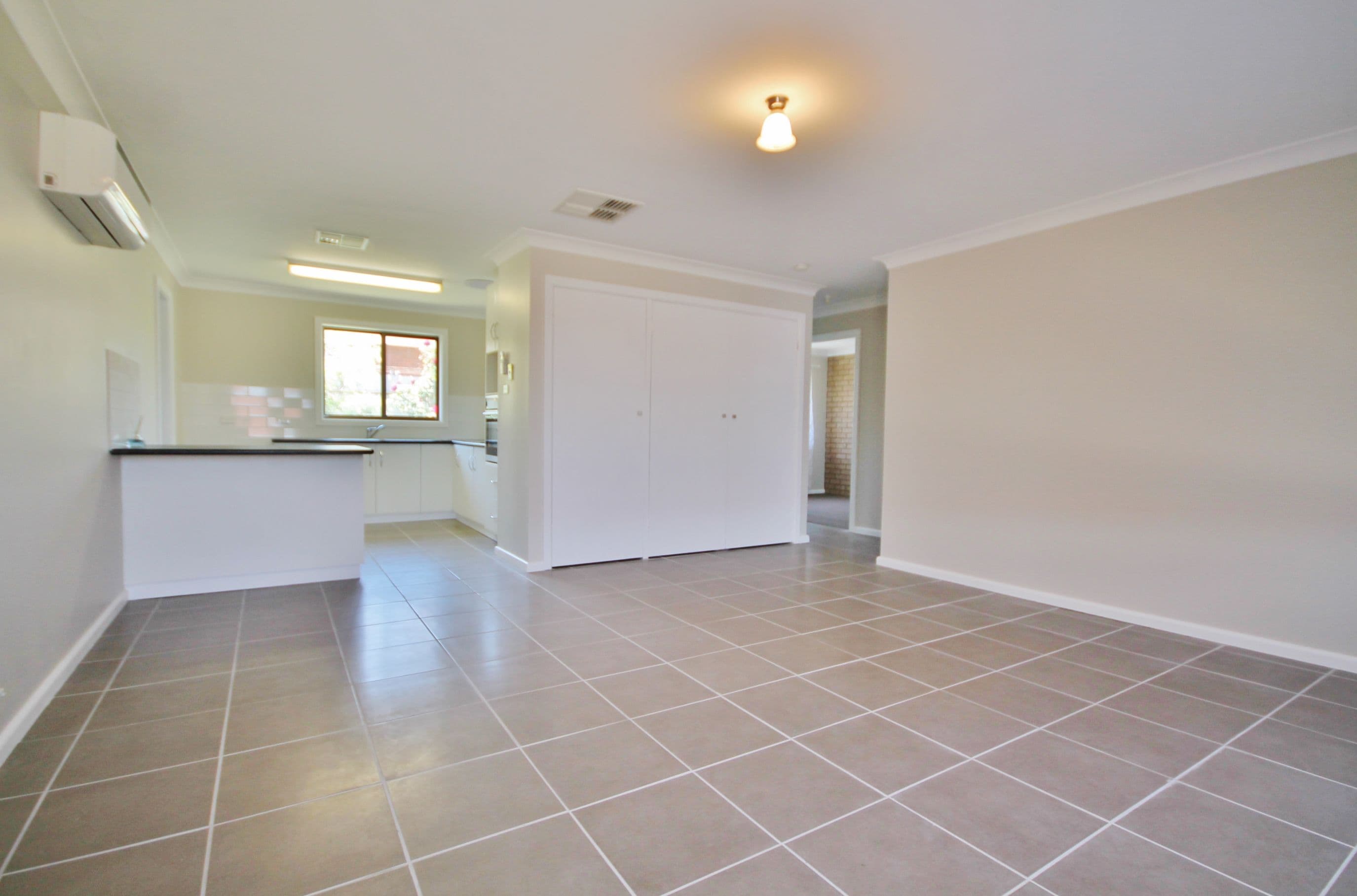 63 Blackett Avenue, Young - Thumbnail 4