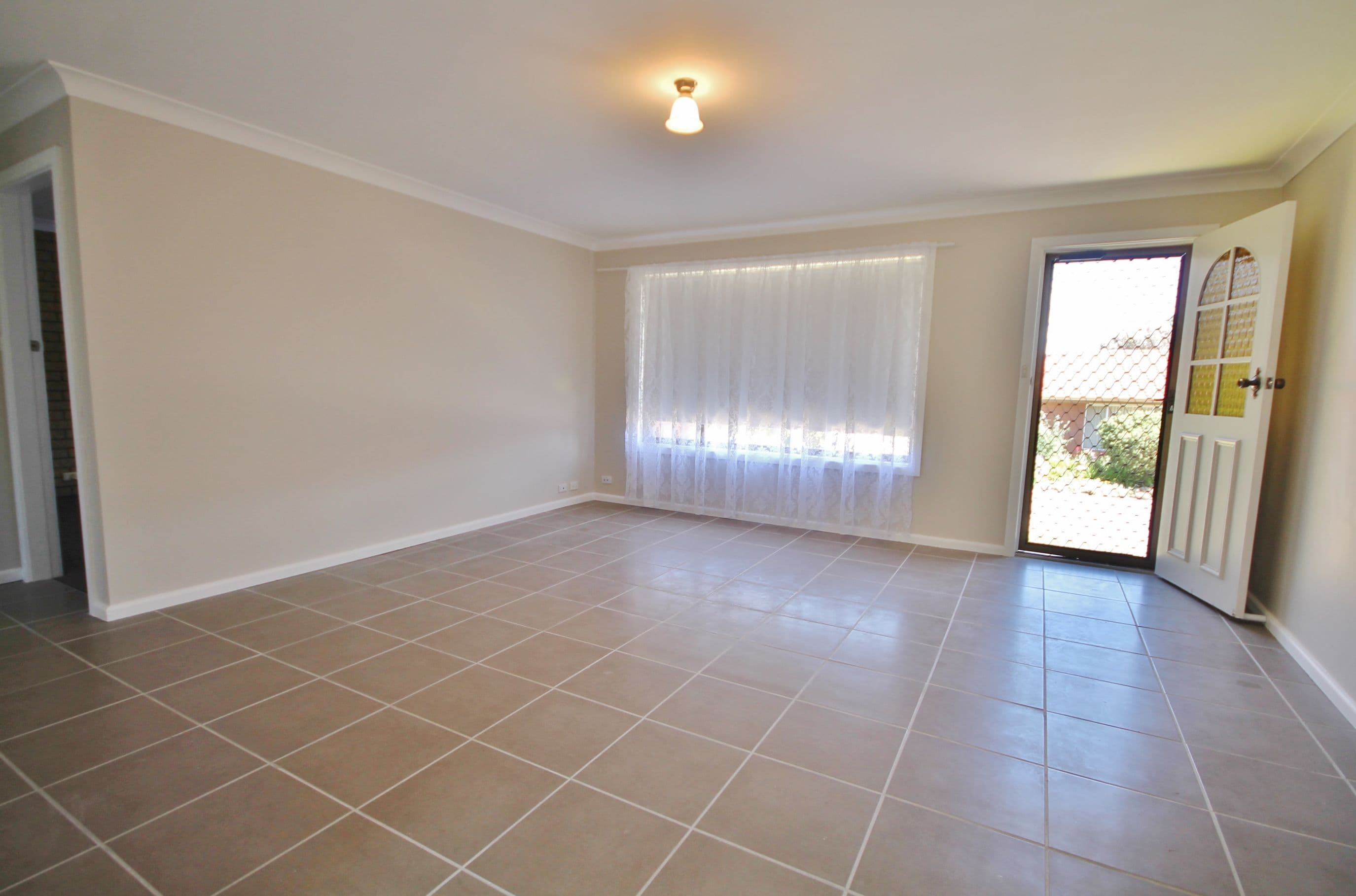 63 Blackett Avenue, Young - Thumbnail 6