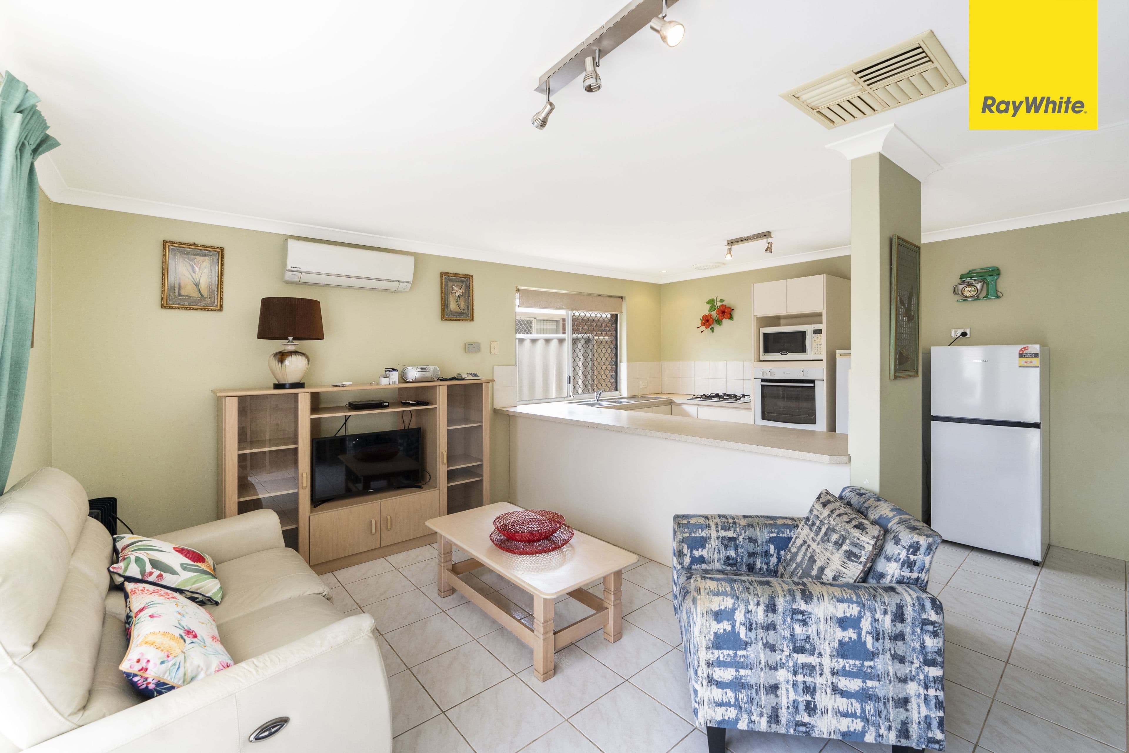 136 Hillsborough Drive, Nollamara WA 6061, Nollamara - Thumbnail 8
