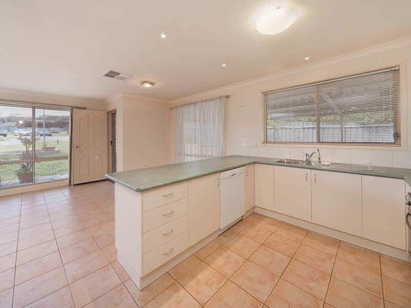 11 Manuka Court, THURGOONA NSW 2640, Thurgoona - Thumbnail 2