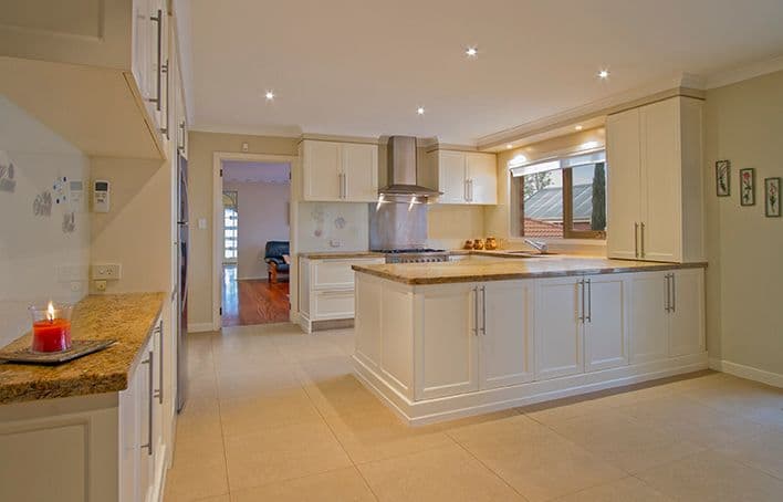 18 Cosham Court, GREENSBOROUGH VIC 3088, Greensborough - Thumbnail 2