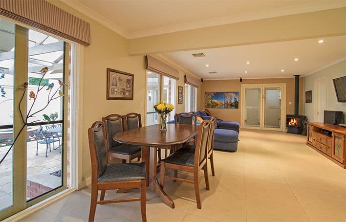 18 Cosham Court, GREENSBOROUGH VIC 3088, Greensborough - Thumbnail 4