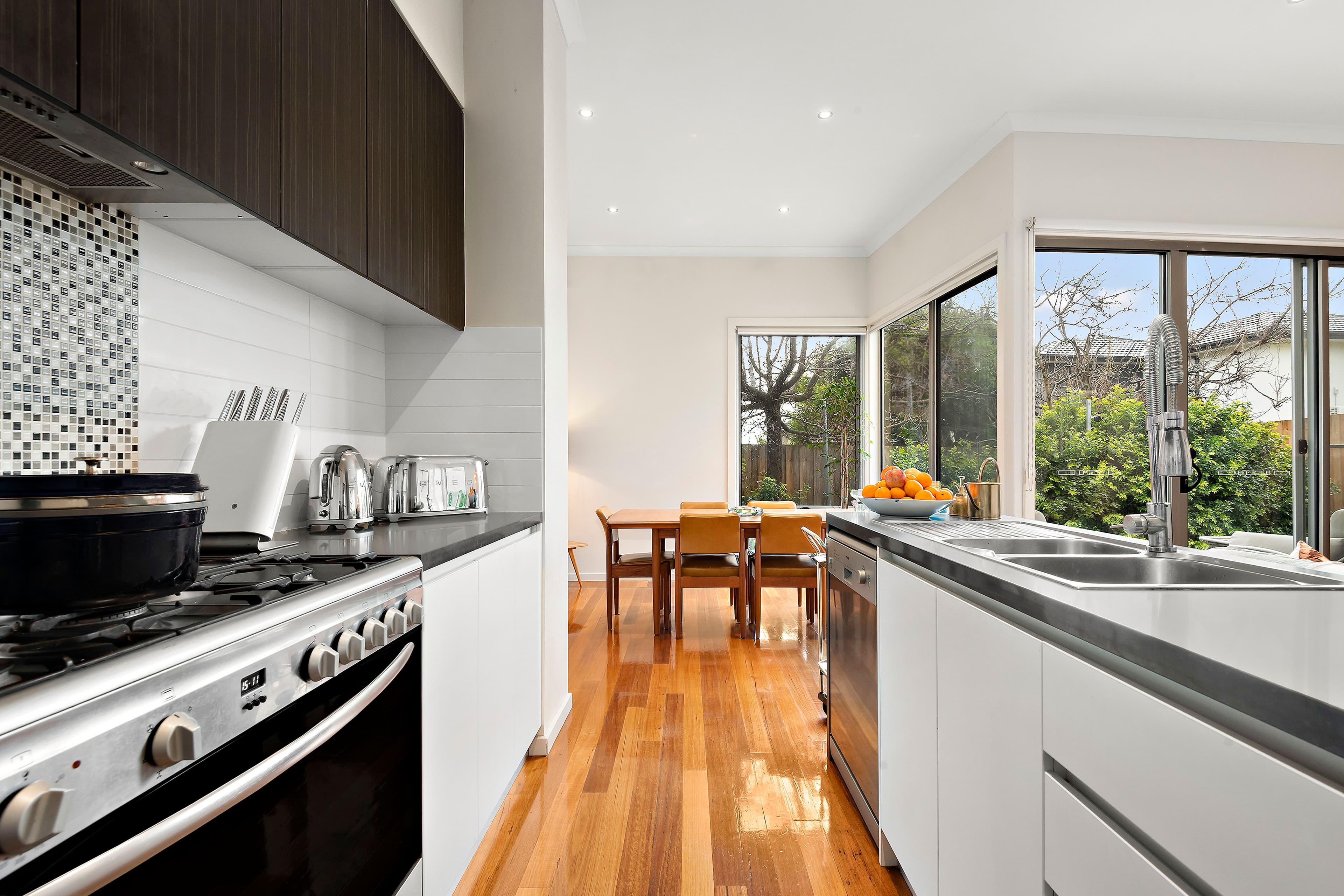 2 Moona Court, Chadstone VIC 3148, Chadstone - Thumbnail 4