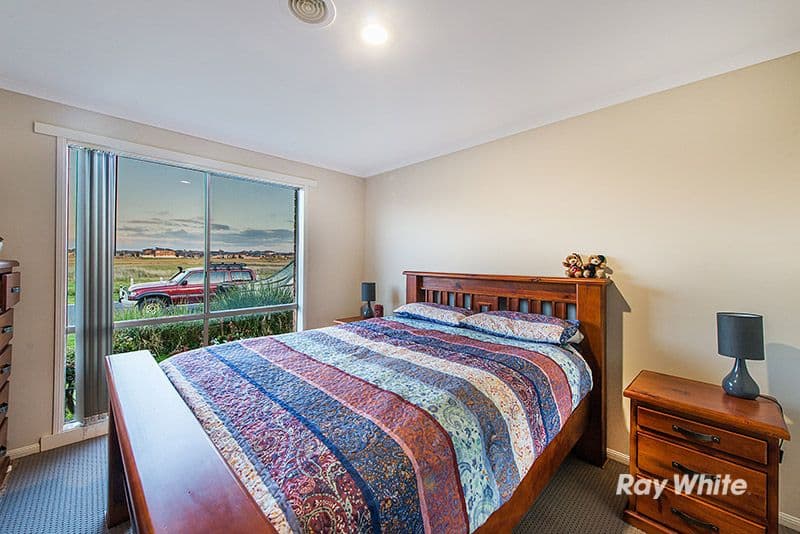 29a Staunton Walk, Cranbourne East VIC 3977, Cranbourne East - Thumbnail 6