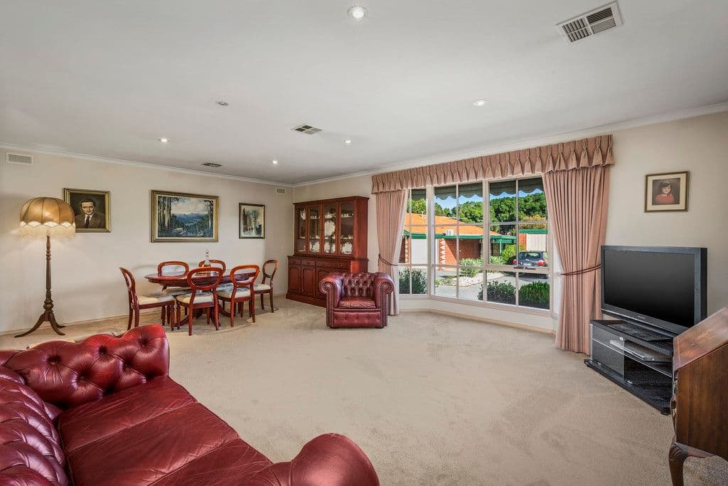 2 Oploo Court, Dingley Village VIC 3172, Dingley Village - Thumbnail 2
