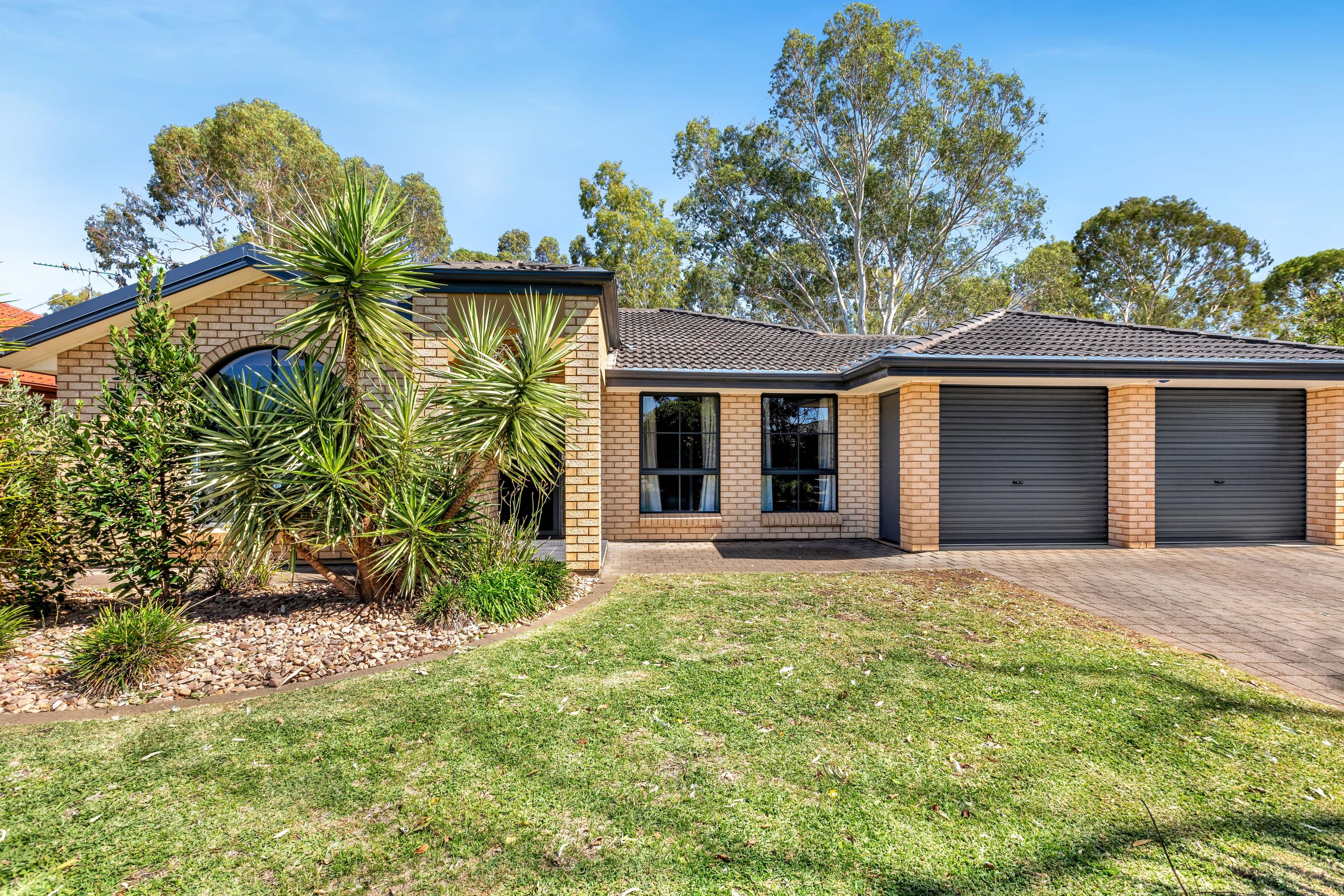 139 Richmond Hill Rd, Richmond Hill - Image 1