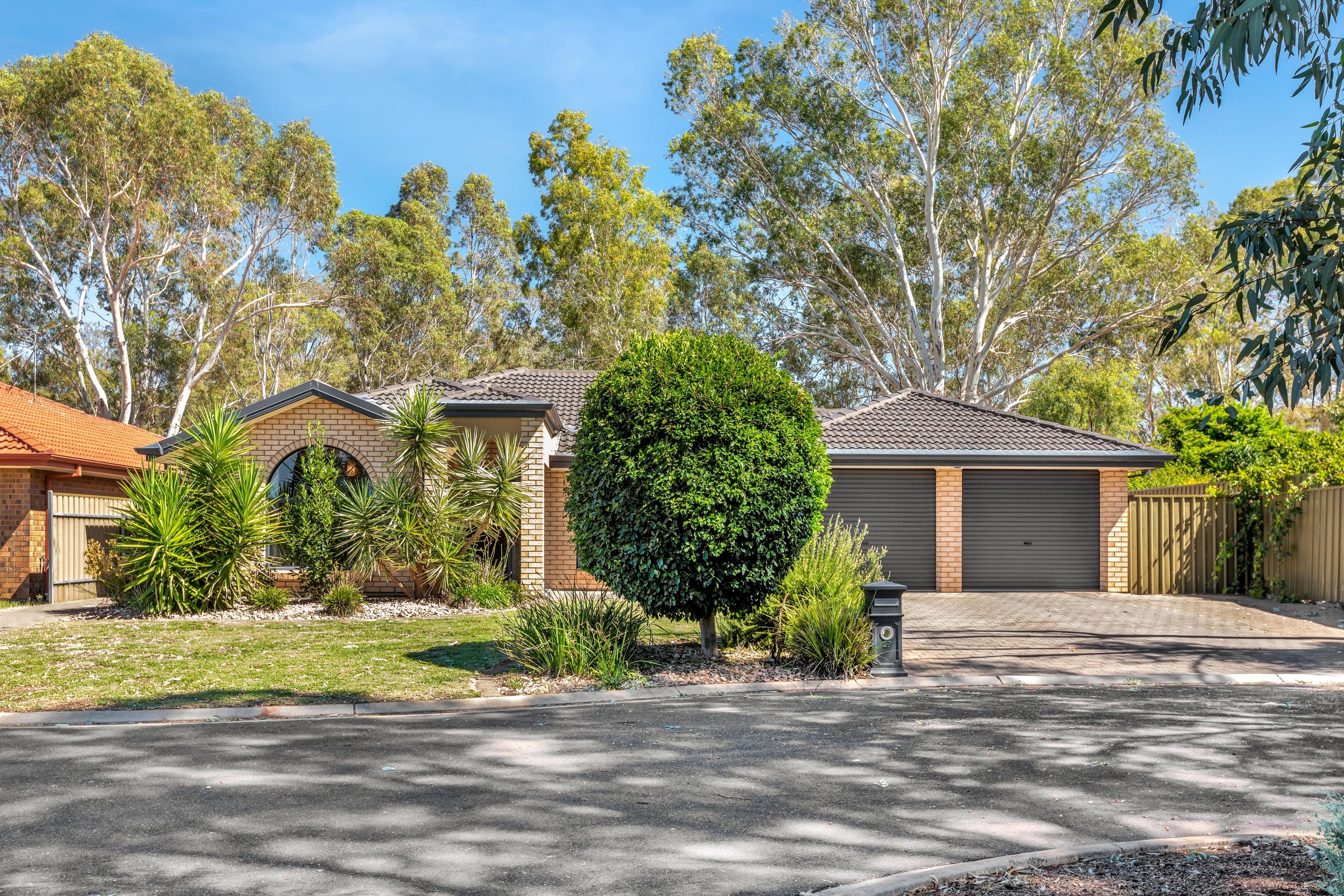 139 Richmond Hill Rd, Richmond Hill - Thumbnail 2