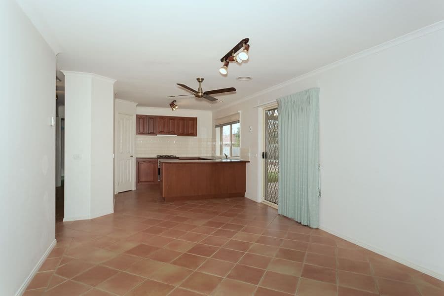 8 Brookfield Avenue, BROOKFIELD VIC 3338, Brookfield - Thumbnail 3