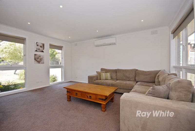 16 Cloverlea Drive, WANTIRNA VIC 3152, Wantirna - Thumbnail 3