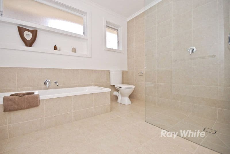 16 Cloverlea Drive, WANTIRNA VIC 3152, Wantirna - Thumbnail 5
